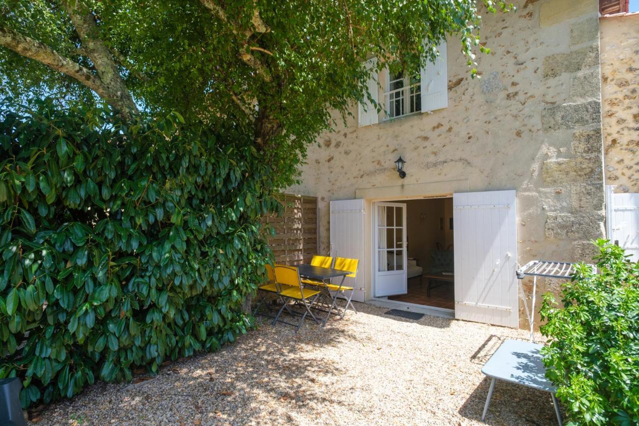 Gites Le Mathelin Lamothe-Montravel Exteriör bild